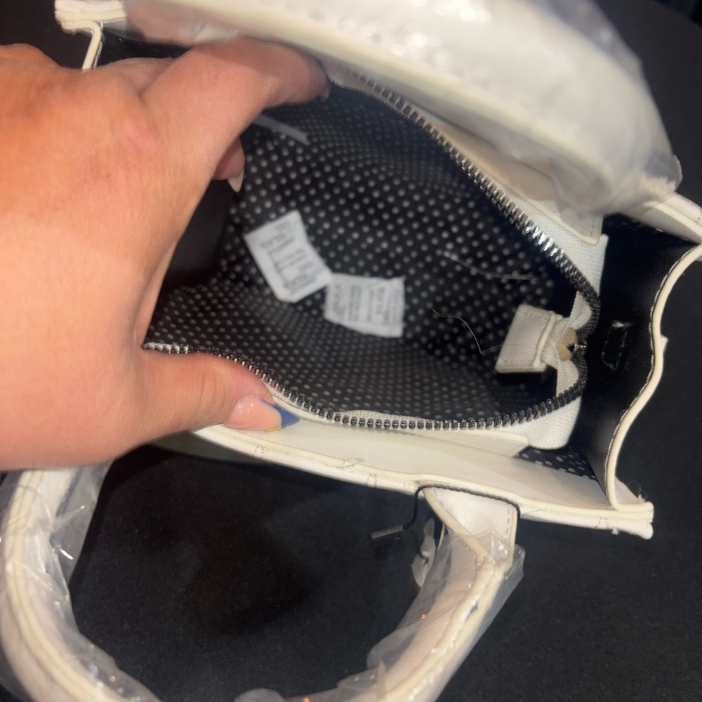 White Quilted Heart-Pattern Handbag with Pom Pom - Picture 4 of 7